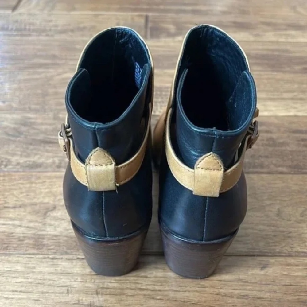 Wolverine Tan and Black Ankle Boots - Picture 11 of 13